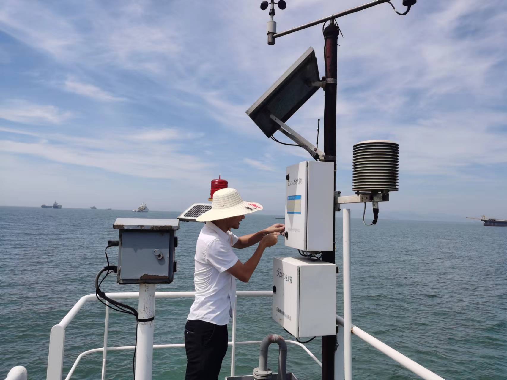 连江：开展海上气象设备巡检维护